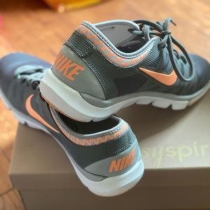 Nike women’s Flex supreme TR3